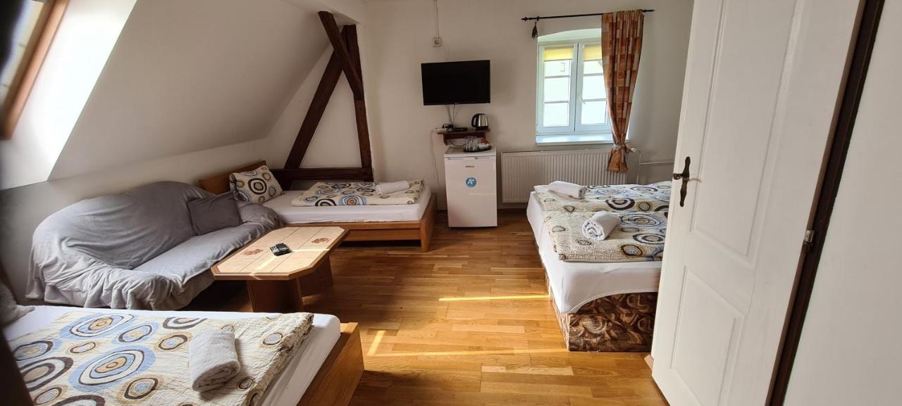 Pension Pod Lipou Лоучовице Экстерьер фото